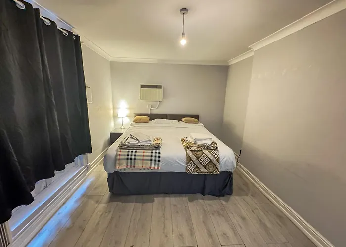 Queensborough Apartment, Central London